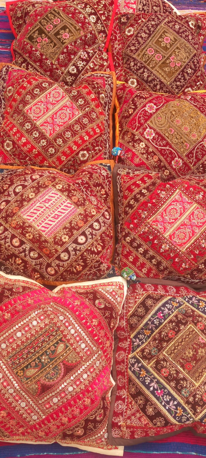 PIEZAS QUE BRILLAN CON LUZ PROPIA COMO COJÍN O ZAFÚ BRILLANTE.40X40CM PARA AMBIENTES BOHEMIOS YMARAVILLOSOS.ENVÍO GRATIS SIN PEDIDO MÍNIMO.