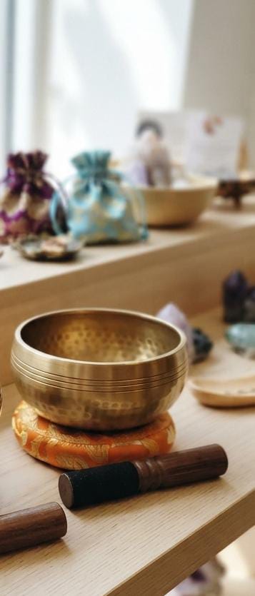 CUENCO LATÓN GOLPEADO 320GRAMOS CON COJÍN SEDA Y STICK DE MADERA HECHO ARTESANALMENTE EN NEPAL UNA JOYA PARA EL HOGAR.ENVÍO GRATIS SIN PEDIDO MÍNIMO.