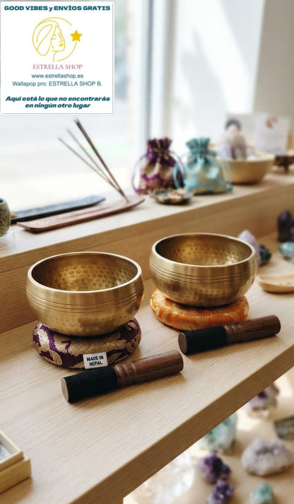 CUENCO LATÓN GOLPEADO 320GRAMOS CON COJÍN SEDA Y STICK DE MADERA HECHO ARTESANALMENTE EN NEPAL UNA JOYA PARA EL HOGAR.ENVÍO GRATIS SIN PEDIDO MÍNIMO.