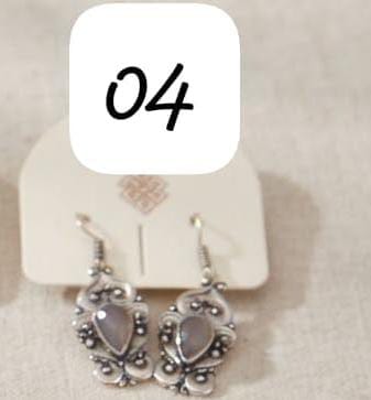 Nueva colección de pendientes traídos directamente de Nepal.Alpaca y minerales.Envío gratis sin pedido mínimo.