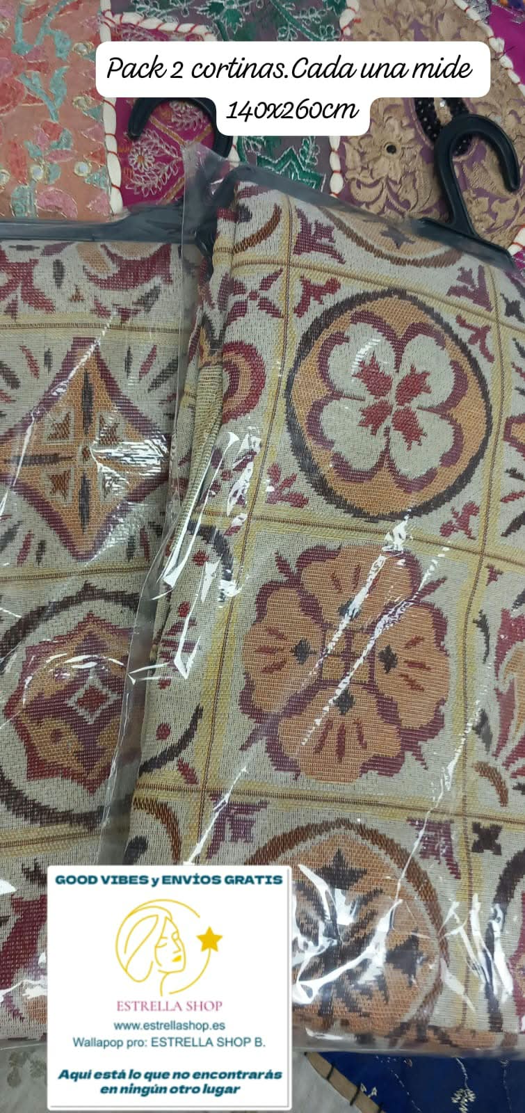 Este lote de 2 cortinas de estilo étnico y rústico viste tus ventanas con el encanto de su diseño Jacquard, aportando textura, calidez y personalidad a tu decoración.