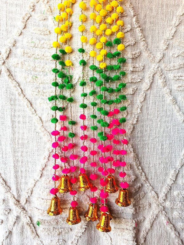 Pack 2 Guirnaldas multicolor con campana es un modelo elaborado artesanalmente en India