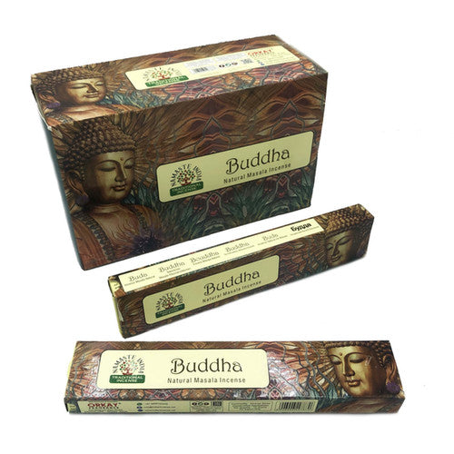 El incienso India Natural –BUDA es un viaje sensorial a la paz interior. Elaborado artesanalmente con ingredientes naturales, desprende un aroma cálido, envolvente y profundamente relajante, incluso sin prenderlo. Su fragancia, inspirada en la mezcla natural compleja y vibrante de especias, sándalo y flores y naturaleza de donde toma su nombre, llena cualquier espacio de calma y espiritualidad. Ideal para momentos de meditación, relajación o simplemente para crear una atmósfera acogedora y especial. Su humo