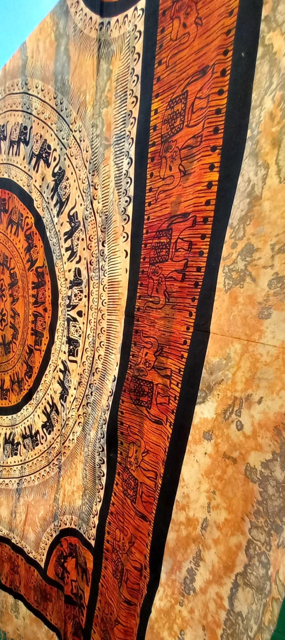 COLCHA Y/O CUBRE MULTIFUNCIÓN MANDALA ELEFANTES TIERRA  210X240.ENVÍO GRATIS SIN PEDIDO MÍNIMO.