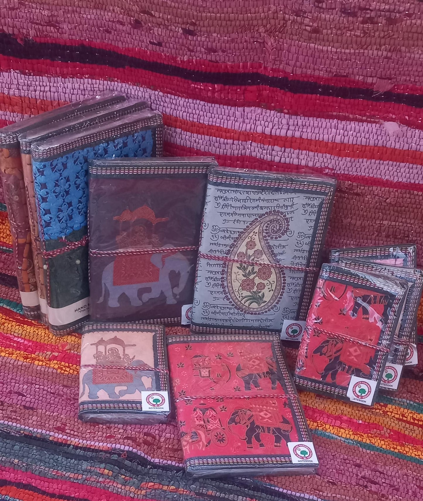 CUADERNO INDIA MAGIC PRINT XS. ES UNA OBRA DE ARTE QUE CELEBRA LA BELLEZA DE LO HECHO A MANO.ENVÍO GRATIS SIN PEDIDO MÍNIMO.