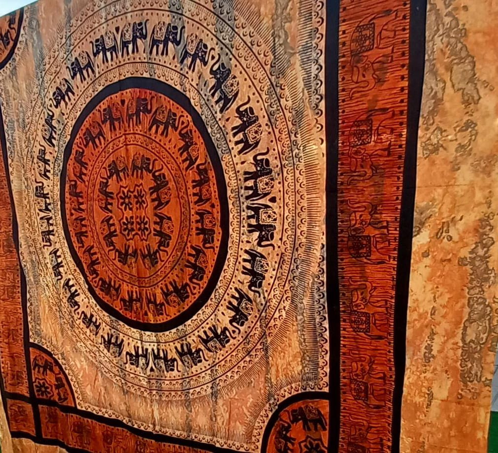 COLCHA Y/O CUBRE MULTIFUNCIÓN MANDALA ELEFANTES TIERRA  210X240.ENVÍO GRATIS SIN PEDIDO MÍNIMO.