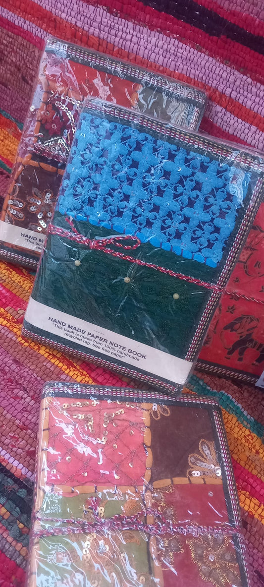 CUADERNO ARTESANAL CON PATCHWORK Y CROCHET 20X15CM. LIBRETA CON ALMA ARTESANAL.ENVÍO GRATIS SIN PEDIDO MÍNIMO.