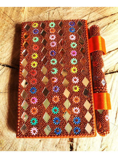 2 LIBRETAS Y 2 BOLIS SET IMPRENSCINDIBLE HECHO A MANO EN INDIA**EL PRECIO DE 9.99€ ES POR 2 SET DE LIBRETA Y BOLI. EN TOTAL POR 9.99€ RECIBIRÁ 2 LIBRETAS Y SUS 2 BOLIS**